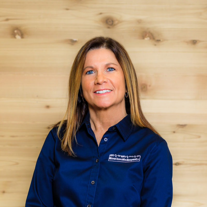 CarolaPixAug19-1 Portrait- Della Miller Owner